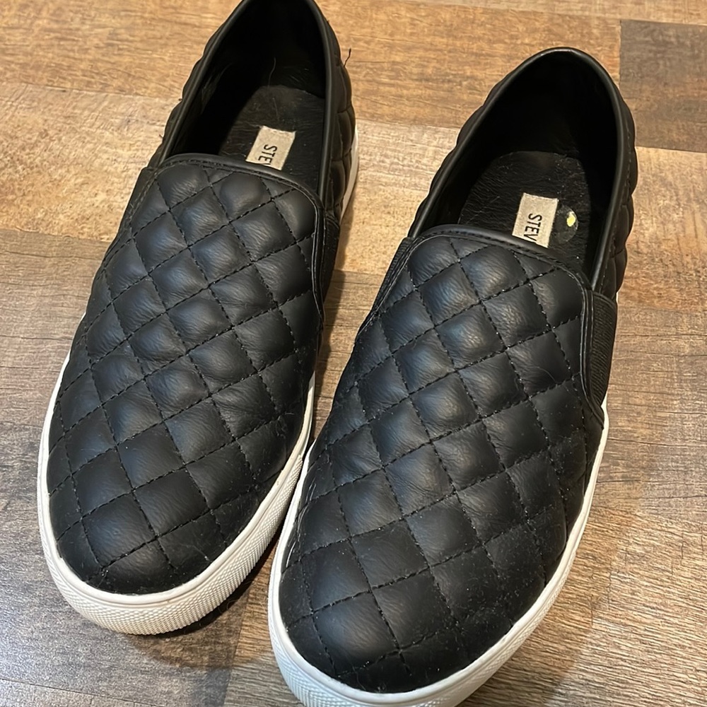 Steve Madden, Size 9 Black Flats
